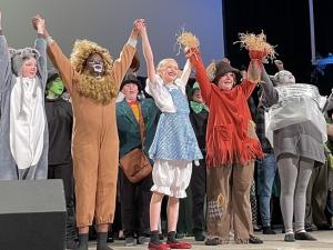 The cast of Niverville Middle School's production of The Wizard of Oz.