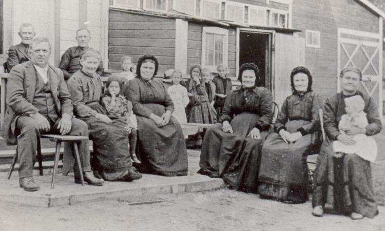 Mennonite families gather for a photo in 1919.