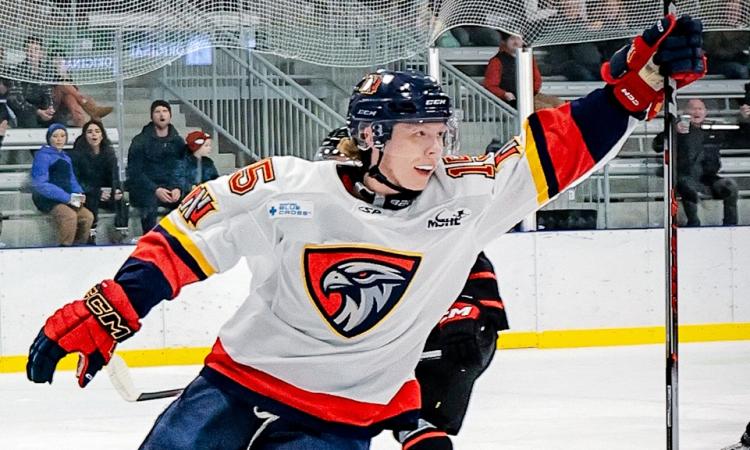 The Niverville Nighthawks were able to find some offence once again in a big 4–2 win over the Selkirk Steelers.