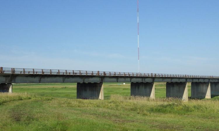 The bridge over the Red River Floodway along Highway 200 south of Winnipeg.