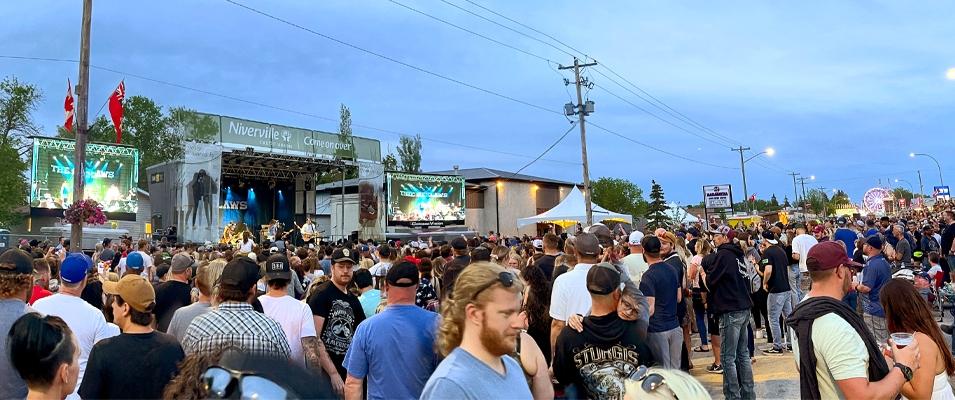 The Reklaws performing at the Olde Tyme Country Fair to a huge crowd.