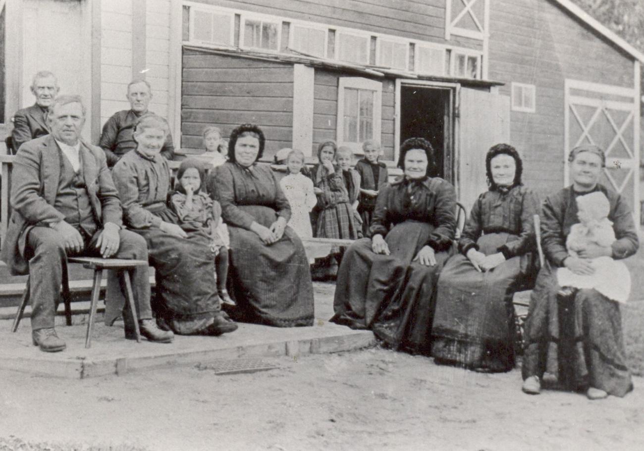 Mennonite families gather for a photo in 1919.