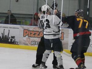  The Niverville Nighthawks picked up a massive 3–2 shootout win on the road against the Dauphin Kings on Friday night to improve their playoff chances. With the win, the Nighthawks move to 24–24–4 on the year.