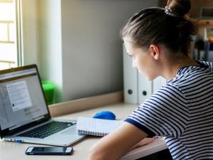 Parents across Manitoba are being encouraged to consider after-school remote learning options which are now available to help strengthen students’ in-school learning.