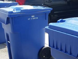 A common type of recycling cart.