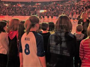 Music teacher Susan Simcoe leads the Niverville Elementary School choir in singing the national anthem at Bell MTS Place on November 17.