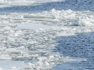  With spring temperatures setting in throughout southern Manitoba, the snowpack is receding, ice is breaking up, and melt water is starting to flow. That means it’s time to change some of our winter habits.