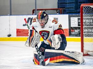 The Niverville Nighthawks won their second straight game on Saturday night at the CRRC with a big 4–1 win over the Neepawa Titans.