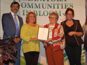 Don Budinsky (judge), Peggy Wiebe, Roz Krahn, Rebecca Sokol (judge), and Cathy Shaluk (Manitoba Communities in Blood Program Coordinator).