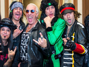 Snake Oil poses with Dee Snider from Twisted Sister
