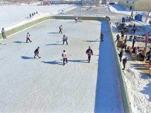 Paling ball hockey at the Winter Classic in Ste. Agathe