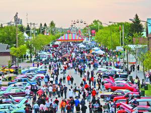 Fairgoers crowd Main Street Niverville