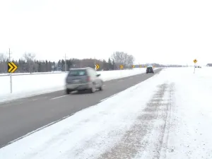 Traffic flows down to 2 lanes along Highway 59 near Île-des-Chênes