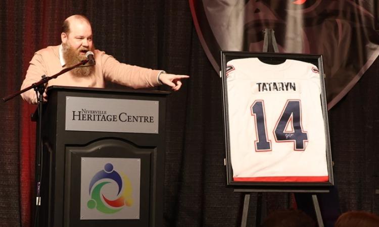 Kevin Pauls oversees the auction at this year's annual Niverville Nighthawks fundraising gala