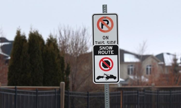 In Niverville, snow routes are marked with special signage.