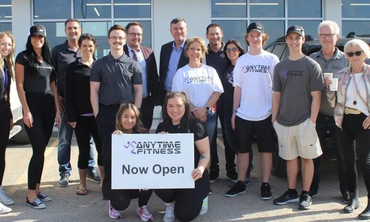 If you happened to be driving by Drover’s Run recently and a purple, wacky, waving, inflatable tube man caught your eye, you will have witnessed the preparations for the much-awaited grand opening of Niverville’s Anytime Fitness.