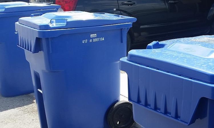 A common type of recycling cart.
