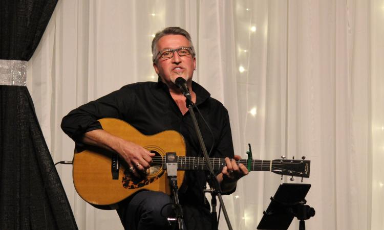 Steve Bell entertained guests at the annual Heritage Centre Gala in Niverville.
