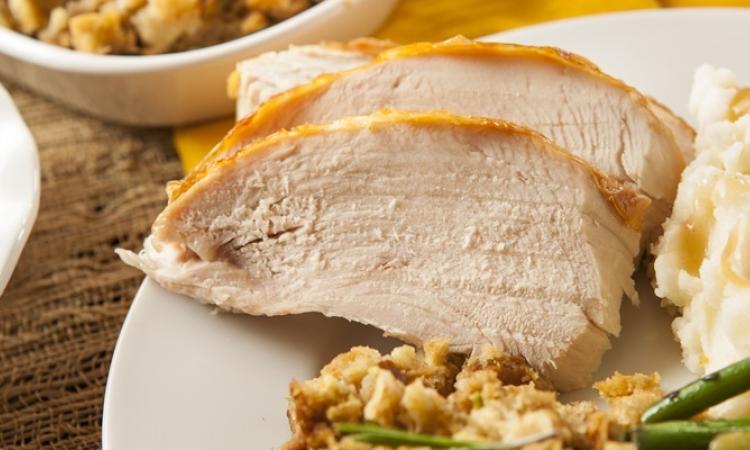 It’s that time of year when the temperature cools, the harvest comes in, and communities gather for fall suppers. Fall suppers are a great way to meet your neighbours—and also enjoy a fantastic meal.