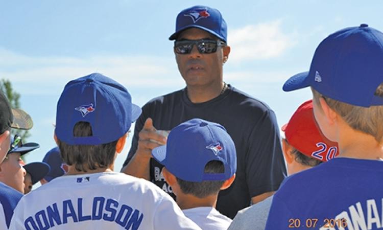 Former Blue Jay Roberto Alomar working with young players at the 2016 baseball camp.