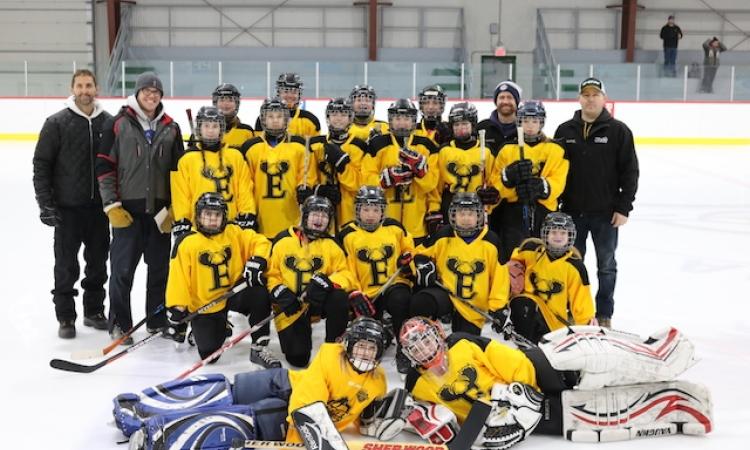 The Elks Pee Wee hockey squad