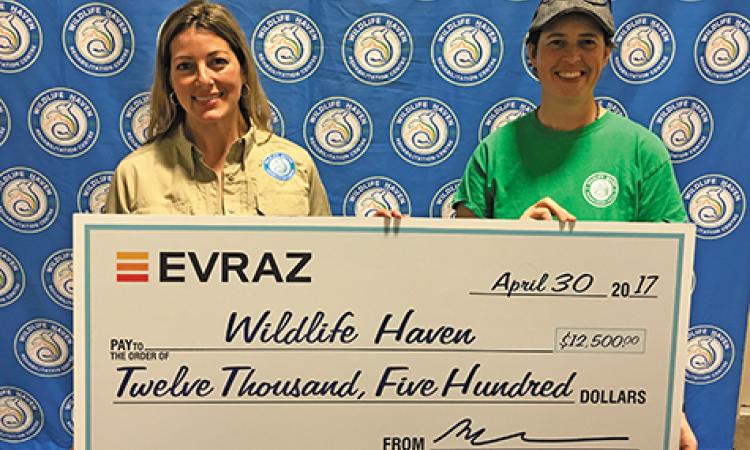 Tara Stokotelny and Joy Kennedy receive a donation cheque