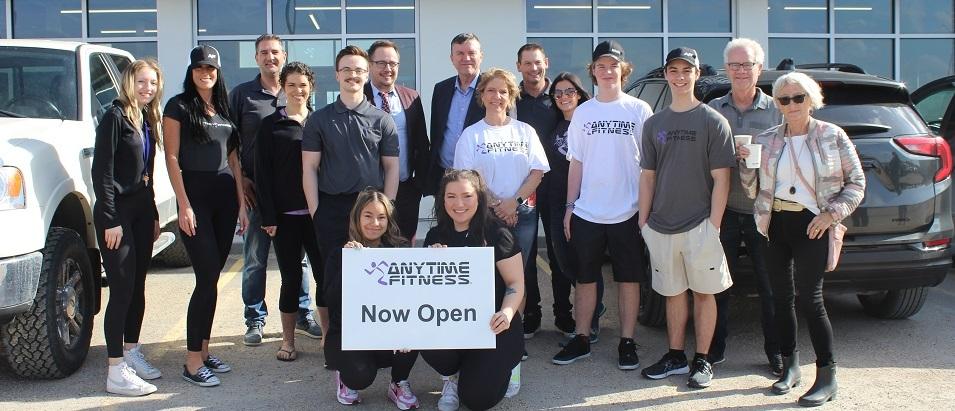 If you happened to be driving by Drover’s Run recently and a purple, wacky, waving, inflatable tube man caught your eye, you will have witnessed the preparations for the much-awaited grand opening of Niverville’s Anytime Fitness.