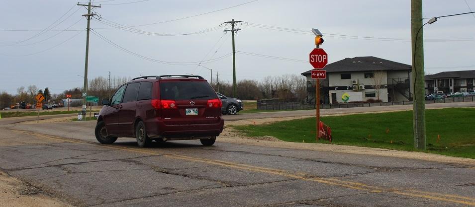The intersection of Dumaine Road and Old PTH 59 in Île-des-Chênes is now a four-way stop.