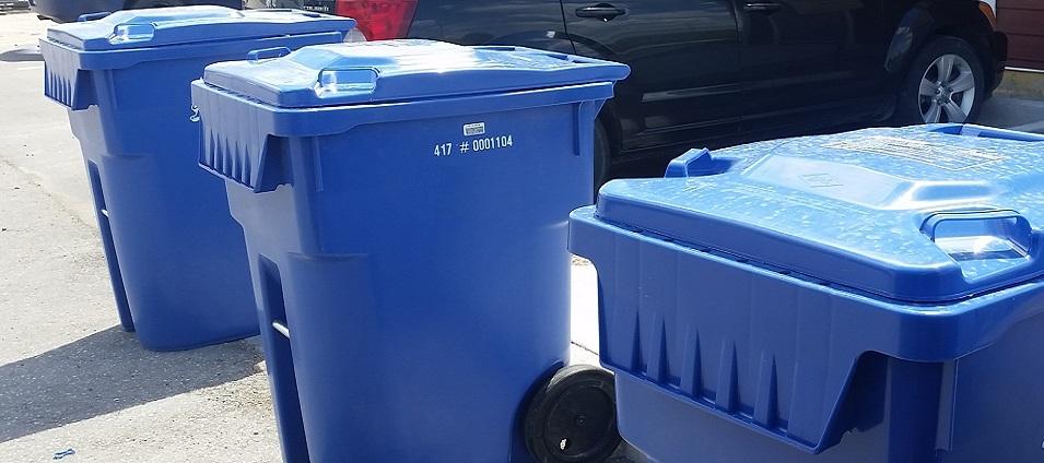 A common type of recycling cart.