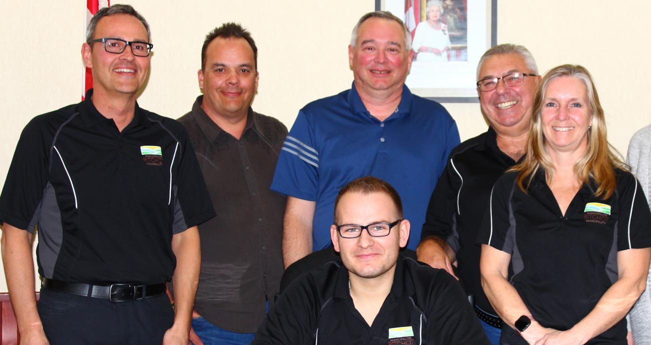Back row: Councillors Curtis Claydon and Shane Pelletier, CAO Mitch Duvall, and Councillors Ron Mamchuk and Janine Boulanger. Front: Mayor Chris Ewen.