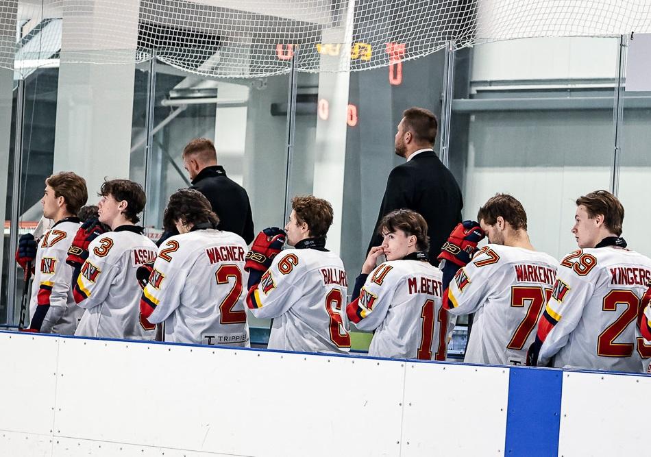 The Niverville Nighthawks had a tough time on the road in Steinbach last night, falling 5–1 to the Pistons.