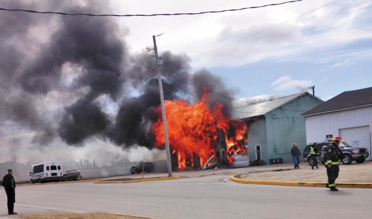 A warehouse in Niverville burns