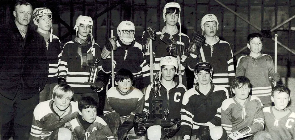 Niverville Pee Wee Clippers (1970). Front row: John Enns, Ken Doerksen, Mark McMahon, Bill Condon, Shawn McMahon, Raymond Dyck, and Roger Lamplight. Back Row: Marvin Rempel (coach), Brian Doerksen, Clarence Braun, Ian Wallace, Levi Isaak, and Ronnie Friesen